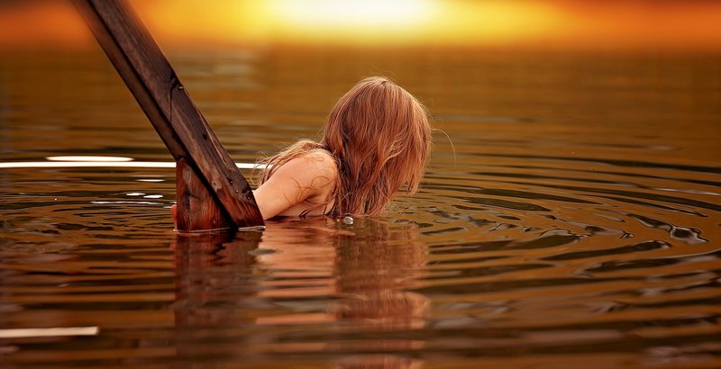 žena v jezeře